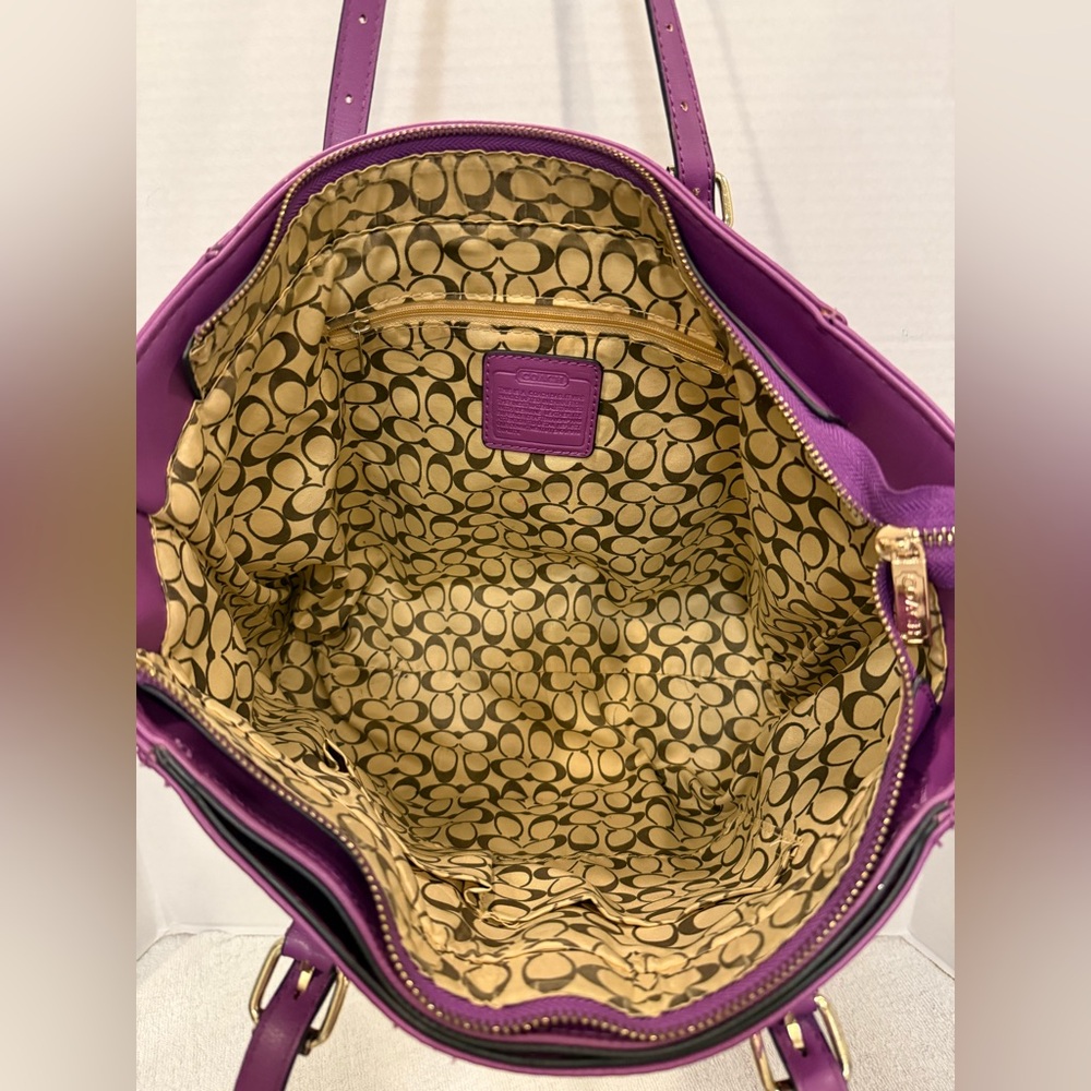💜 Vintage Coach Purple Leather East/West Buckle Tote – Gold Hardware - Picture 9 of 11